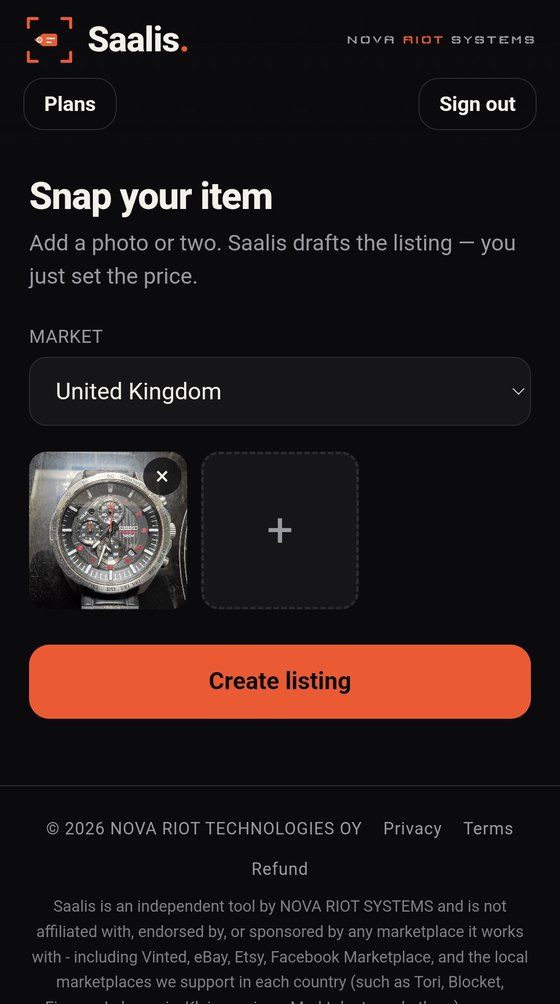 Saalis snap screen: a photo of a watch, ready to become a listing
